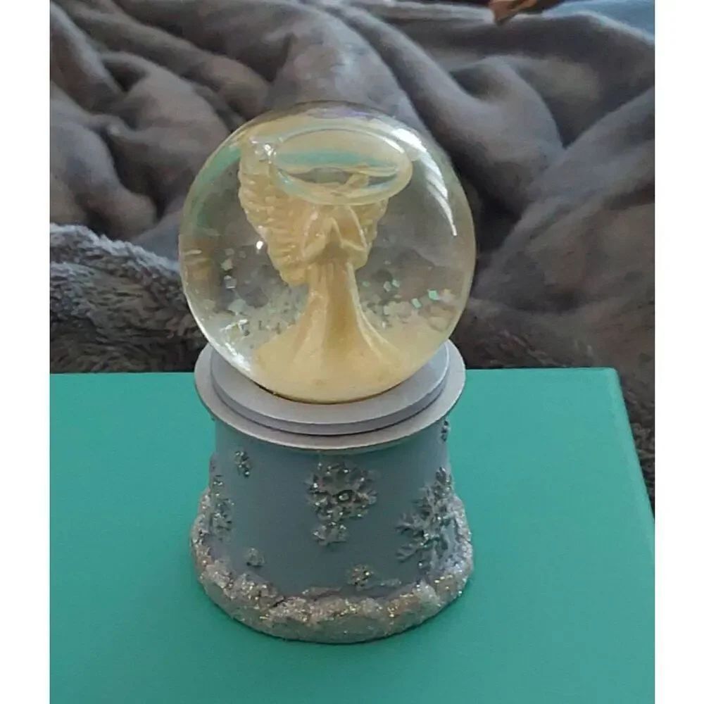 BNIB~Vintage Avon .925 Sterling Angel Stud Earrings in Snow Globe Gift Box